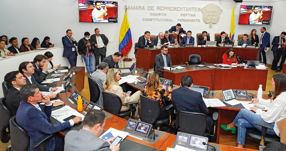   La Comisión Séptima de la Cámara tiene en su poder el futuro de las reformas pensional, laboral y a la salud. De esta última se está construyendo un nuevo texto que sería radicado con mensaje de urgencia.