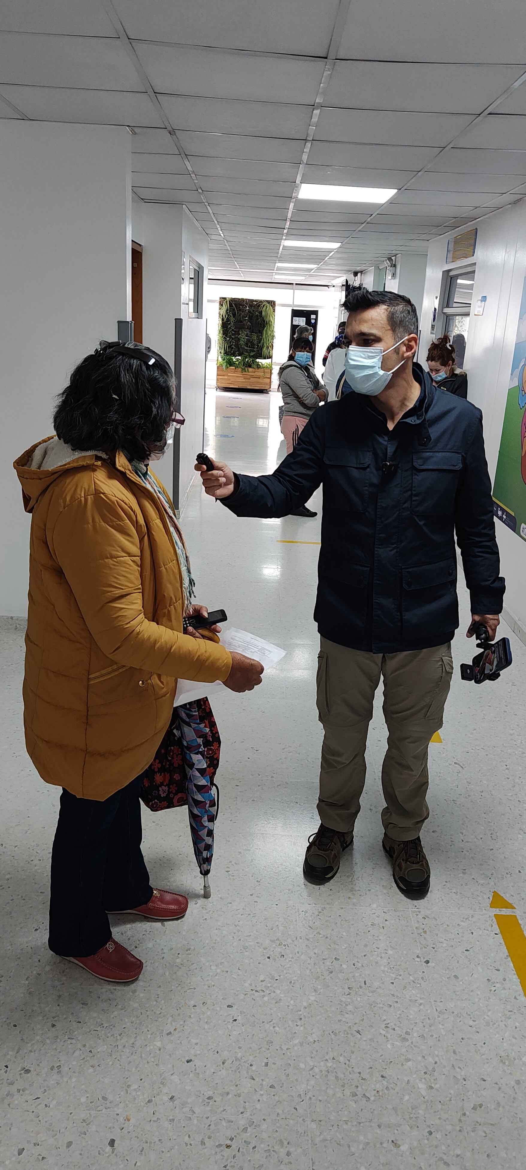 Juan Diego Alvira, Hospitales