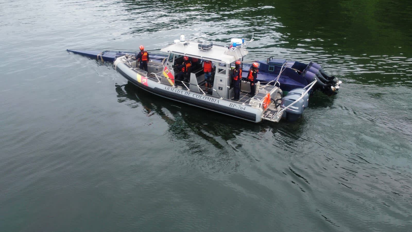 La Armada ubicó la embarcación en el pacífico colombiano y con ayuda internacional logró su incautación y la captura de tres hombres. El alcaloide tenía como destino Centroamérica.