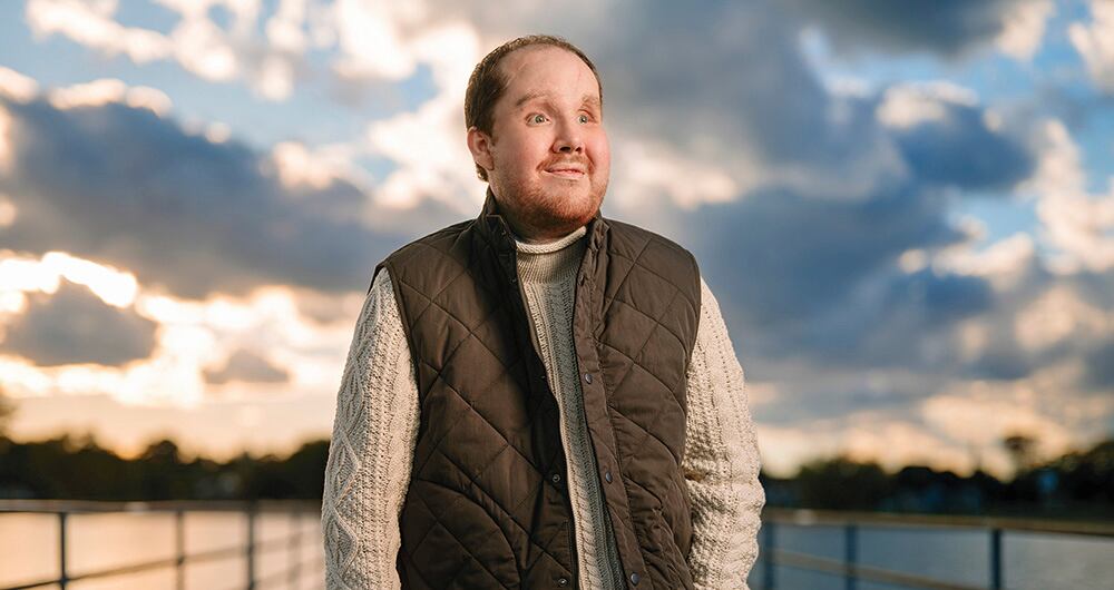 Derek Pfaff se sometió a más de 50 cirugías reconstructivas de rostro. Recuperó sus capacidades para masticar, sonreír, parpadear y respirar por la nariz.  