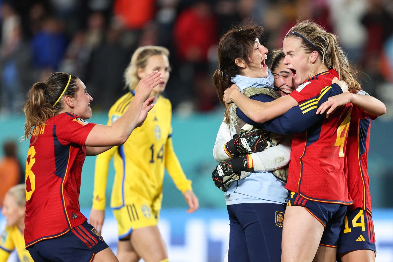 Un gol tardío de Carmona lleva a España a su primera final del Mundial con un 2-1 sobre Suecia