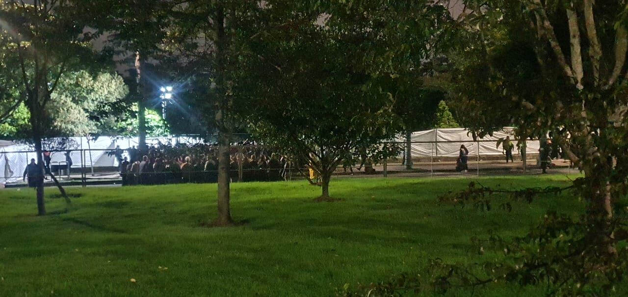 Los organizadores no dieron explicaciones sobre el retraso en el ingreso.