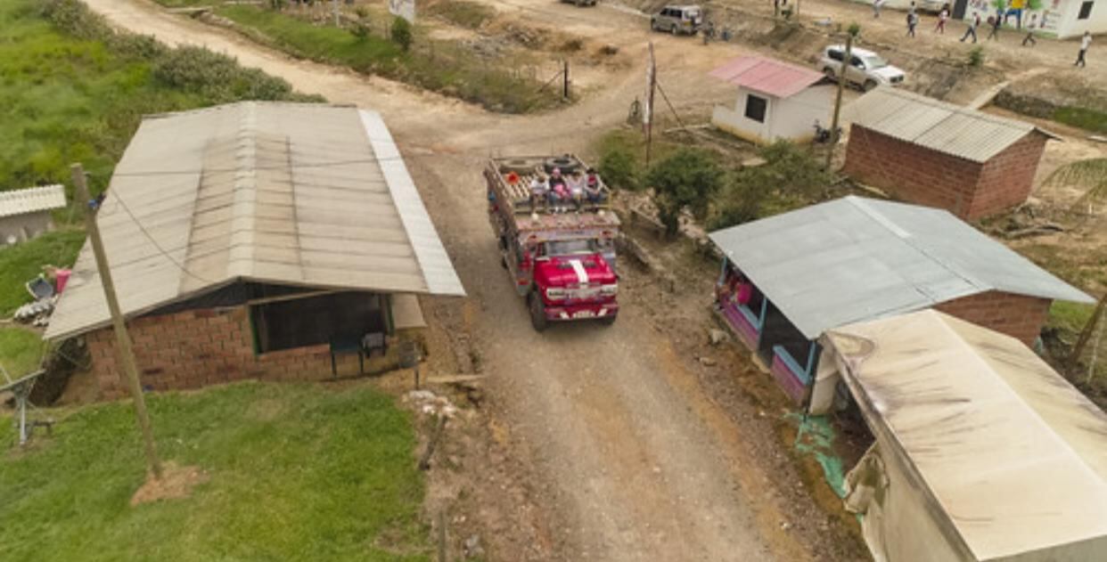 En 286 municipios de 28 departamentos de toda Colombia, miles de desmovilizados retomaron su proceso educativo a través de clases impartidas en el programa “Maestro Itinerante”.