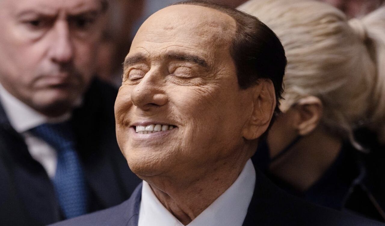 Al parecer, Silvio Berlusconi fue ingresado a la unidad de cuidados intensivos por cuenta de un problema cardiaco