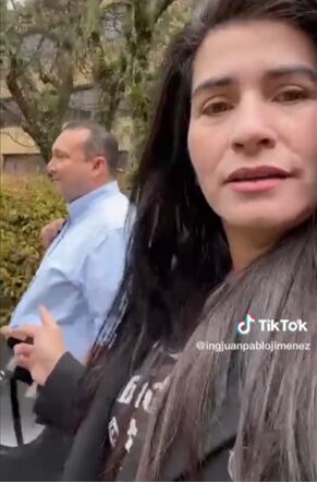 La mujer acusó al funcionario de corrupto.