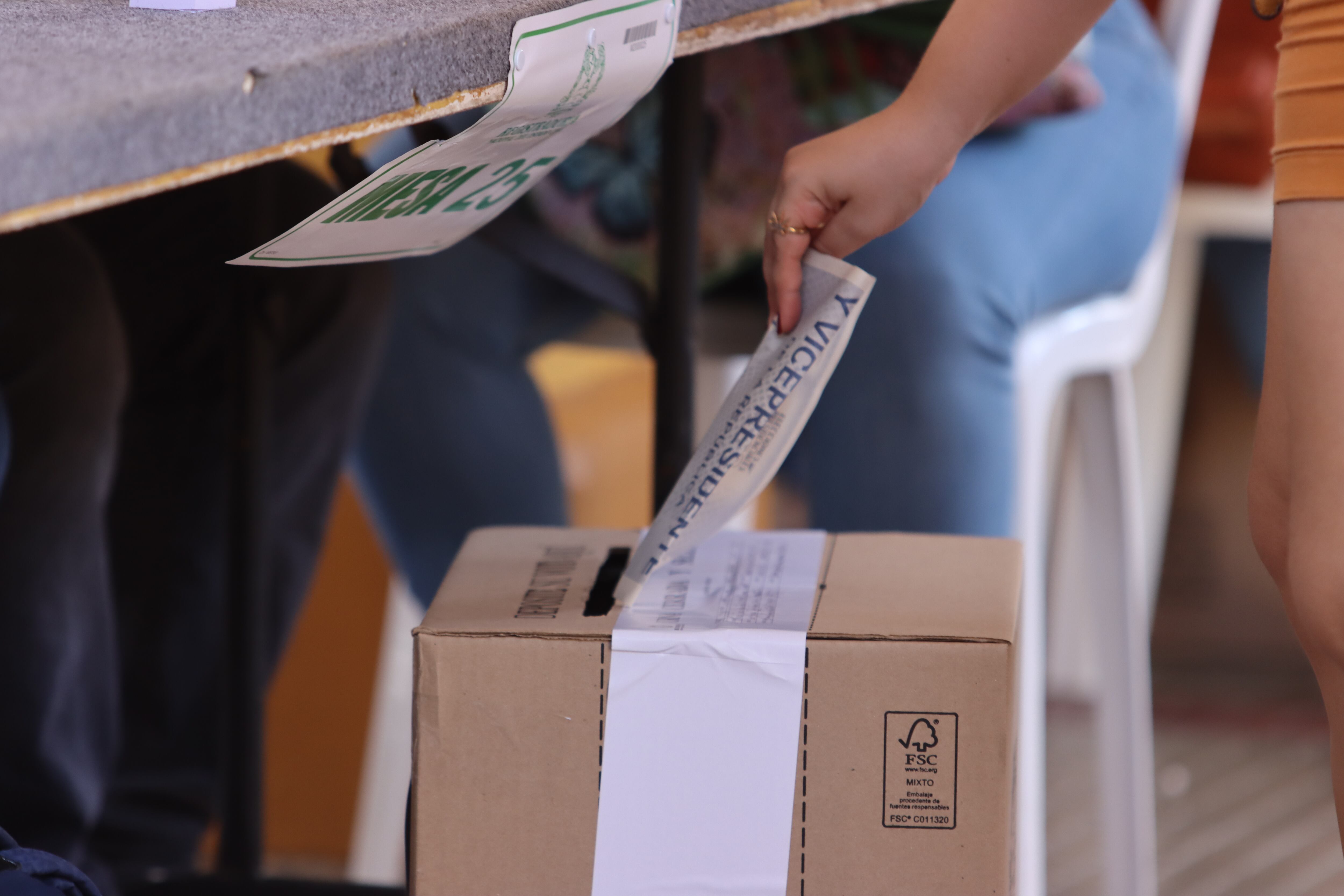 Votaciones barranquilla gente votando urna