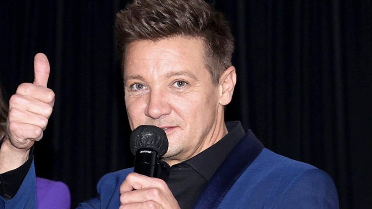 Jeremy Renner muestra su recuperación tras duro accidente donde casi pierde una de sus piernas
