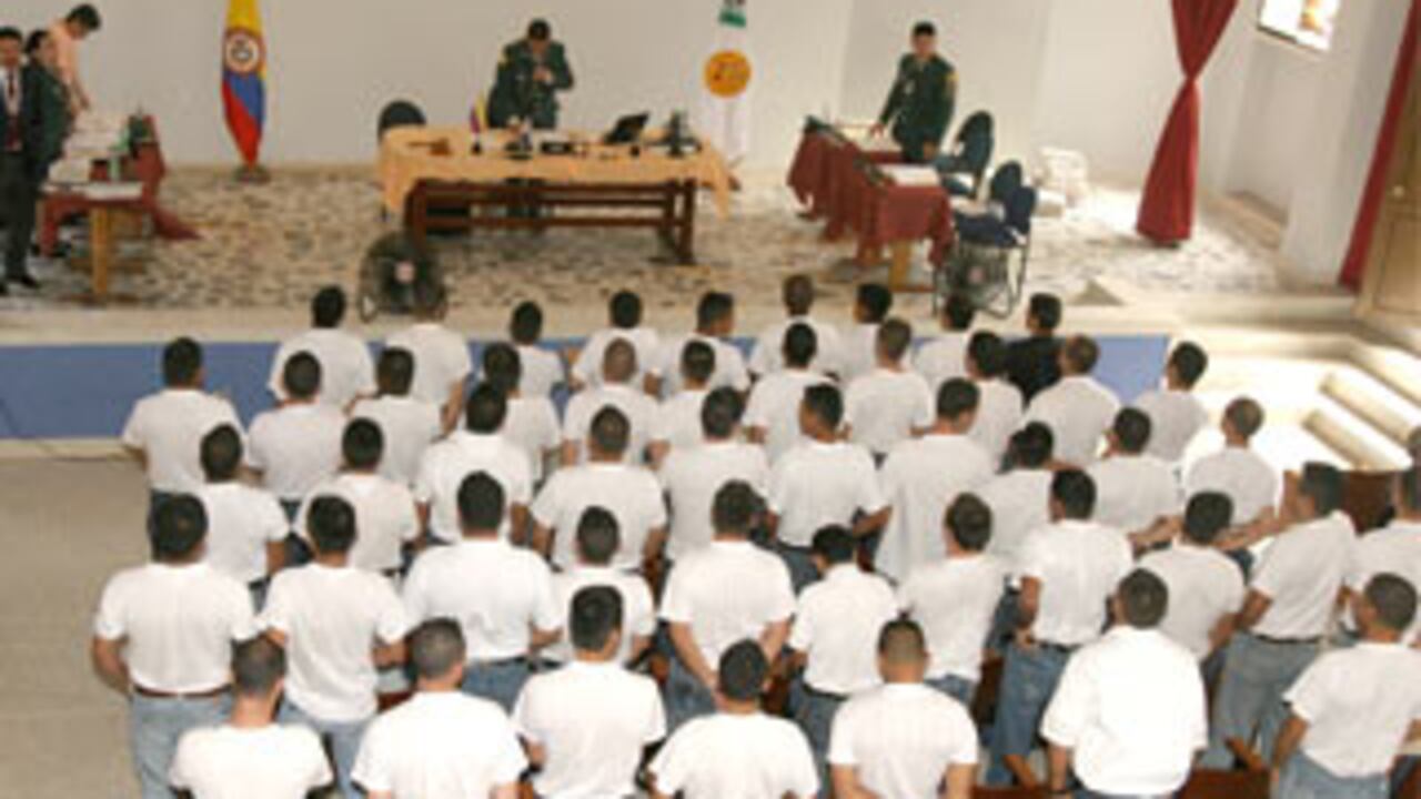 Cincuenta de los 147 militares implicados en la apropiación de unos 40 mil millones de pesos, asistieron este lunes a la primera audiencia pública sobre La Guaca. (Foto: Paola Castaño)