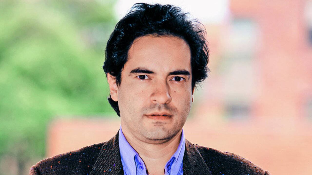 "¿Sabrá el doctor Uribe que hay poquísimos países donde la enseñanza es mayoritariamente privada, y que esa característica está enormemente asociada al atraso?": Óscar Sánchez