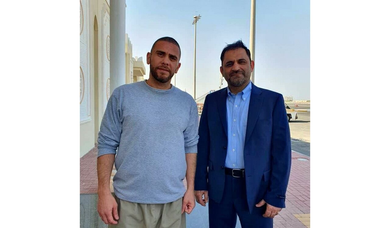 Reza Sarhangpour Kafrani, en la derecha, y Mehrdad Moein Ansari fueron dos de los presos iraníes liberados por Estados Unidos