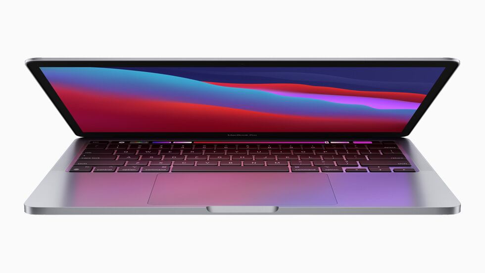 La MacBook Pro ofrece hasta el doble de duración de la batería que la generación anterior y la mayor duración de la batería de una Mac.