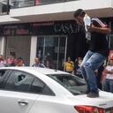 Locura en Villavicencio: terrible agresión entre limpiavidrios y conductor