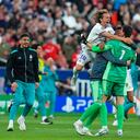 Los jugadores del Real Madrid celebran su Champions número 14.