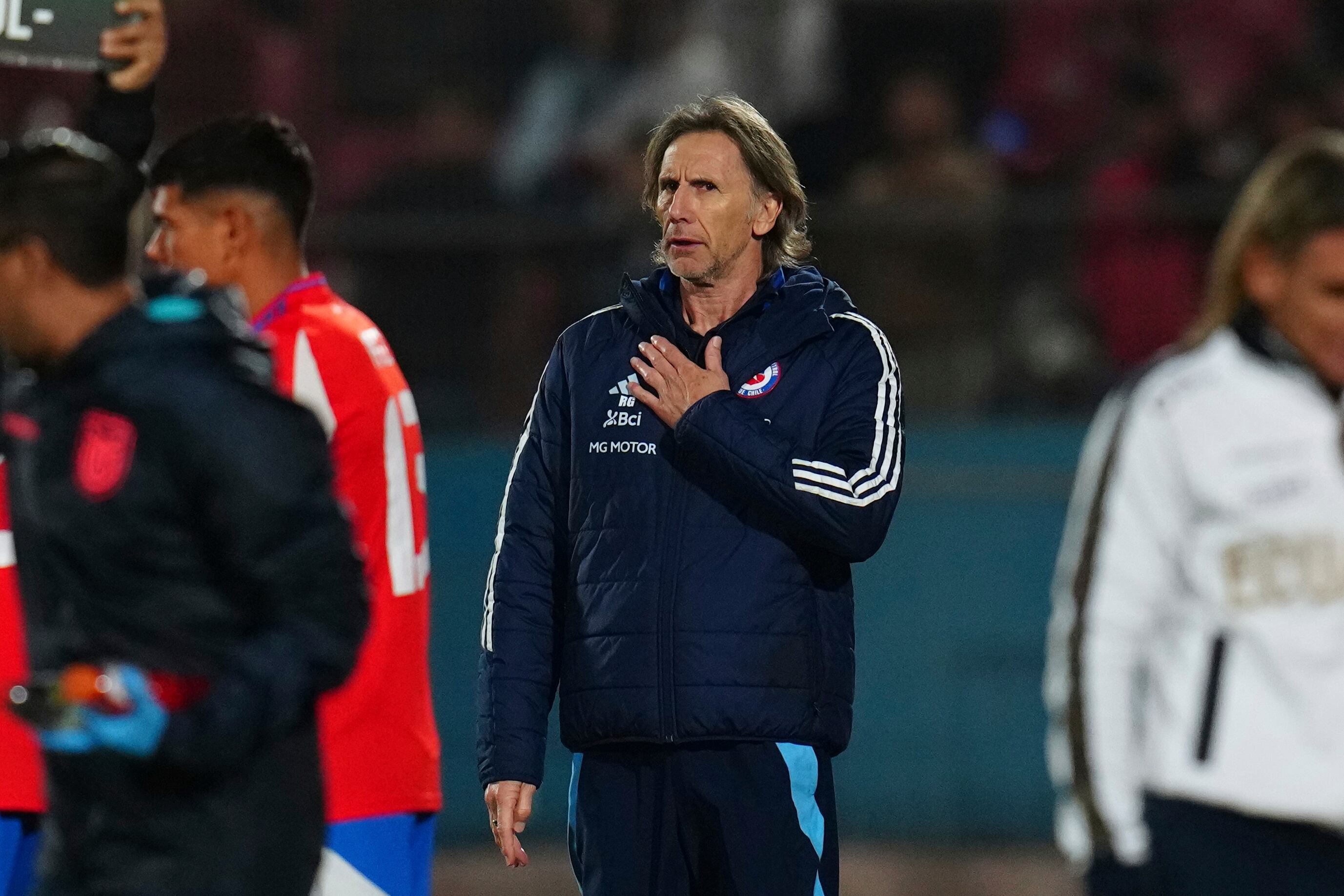 Ricardo Gareca, entrenador de Chile, con medio pie fuera de la Selección ante los malos resultados.