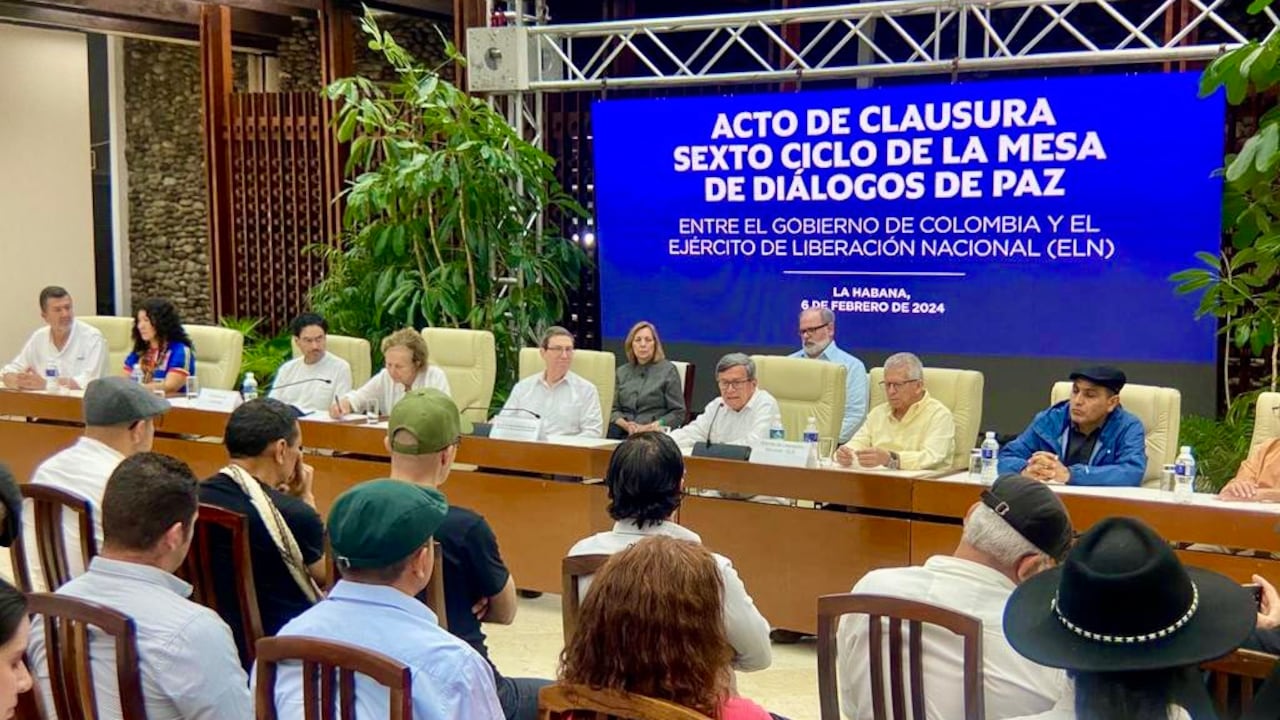Mesa de diálogo entre el gobierno Petro y el ELN.