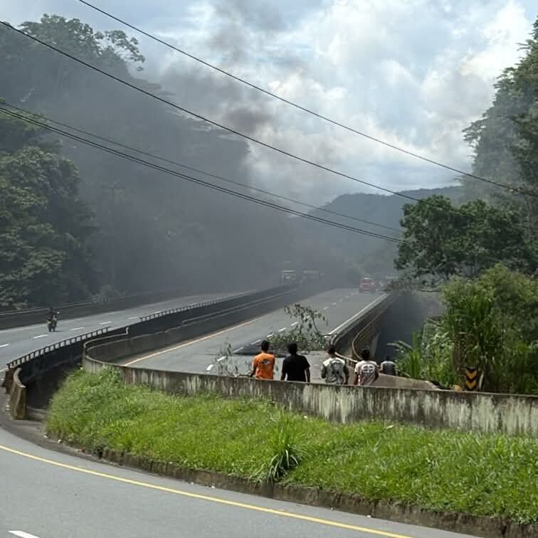Bloqueos en la vía a Buenaventura, desde el 14 de octubre. La comunidad protesta