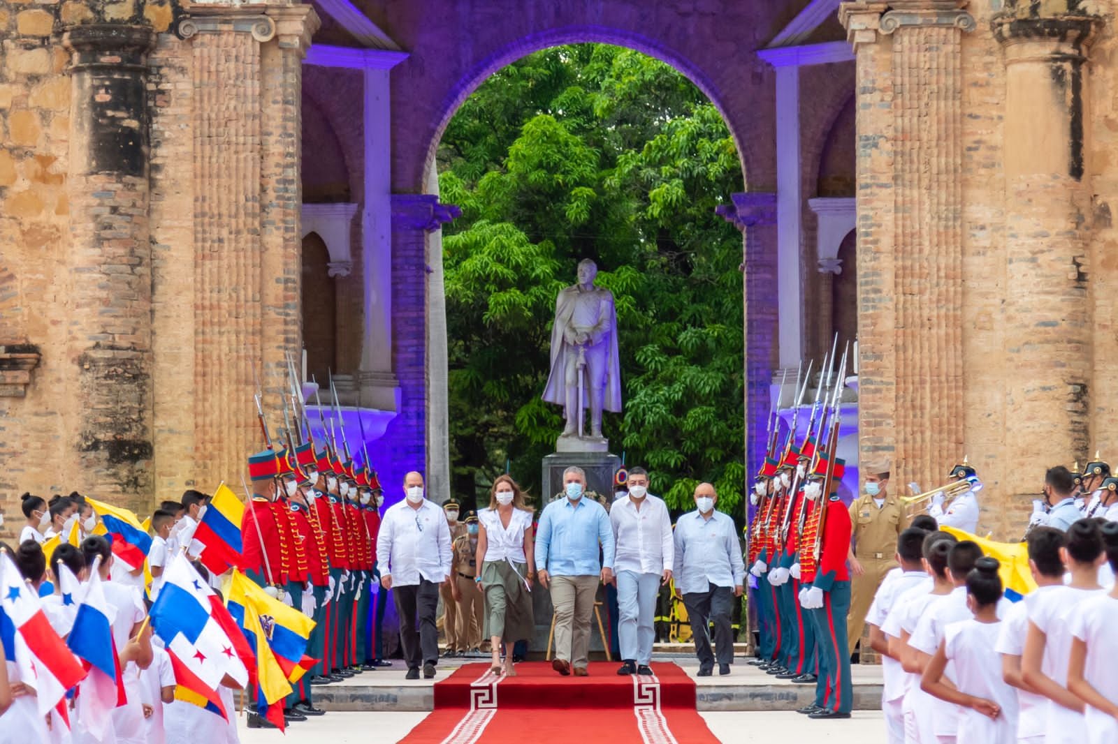 Iván Duque presidente de Colombia bicentenario constitución 1821