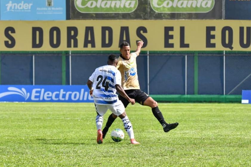 Empate de cuatro goles en el marcador entre Águilas Doradas y Boyacá Chicó.