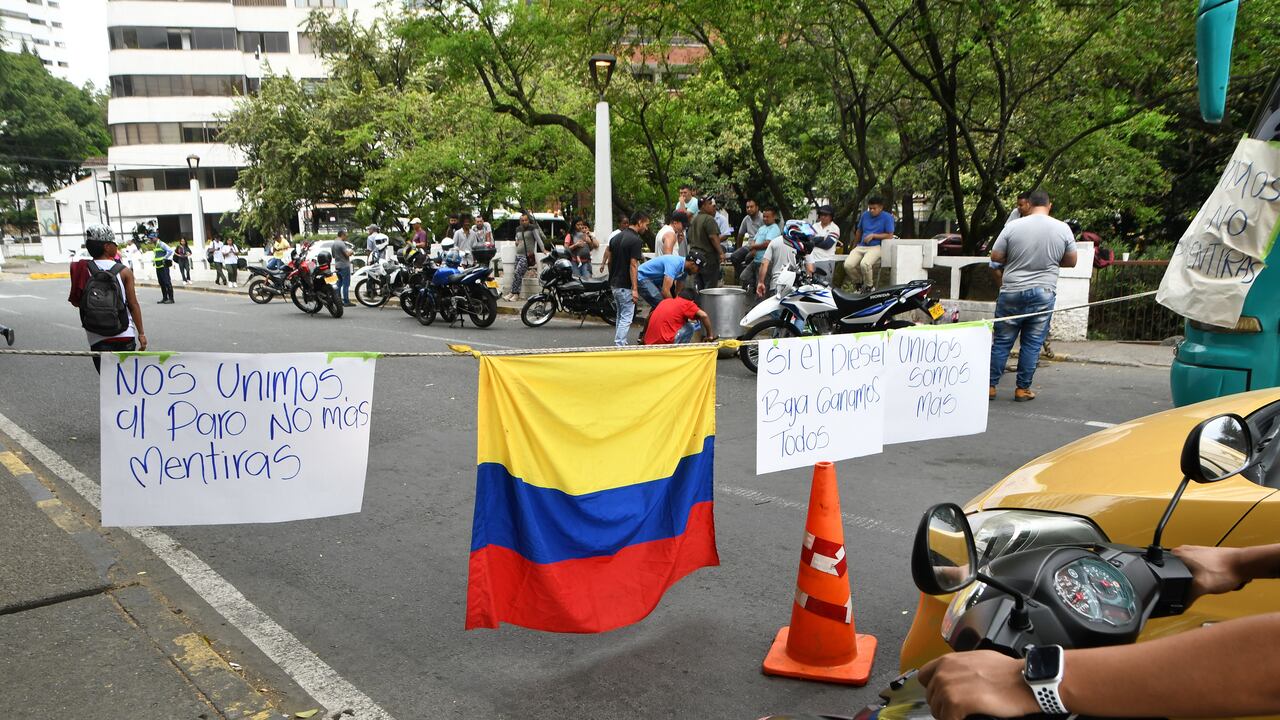 Bloqueos por paro camionero, bloqueo en la portada al mar.