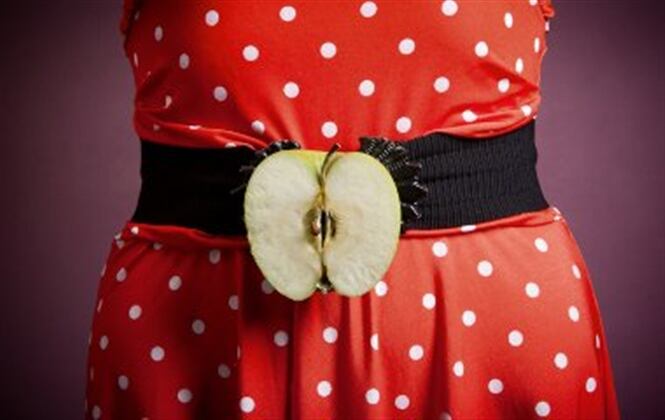 La manzana es una fruta rica en antioxidantes, tiene vitaminas del grupo B, además de minerales como el calcio, el fósforo y el potasio, 