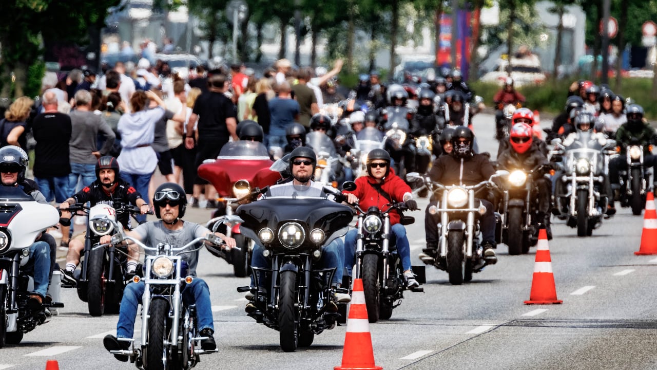 la practica de instalar los llamados 'hot dots' es propia de la mayoría de motociclistas clásicas y antiguas.