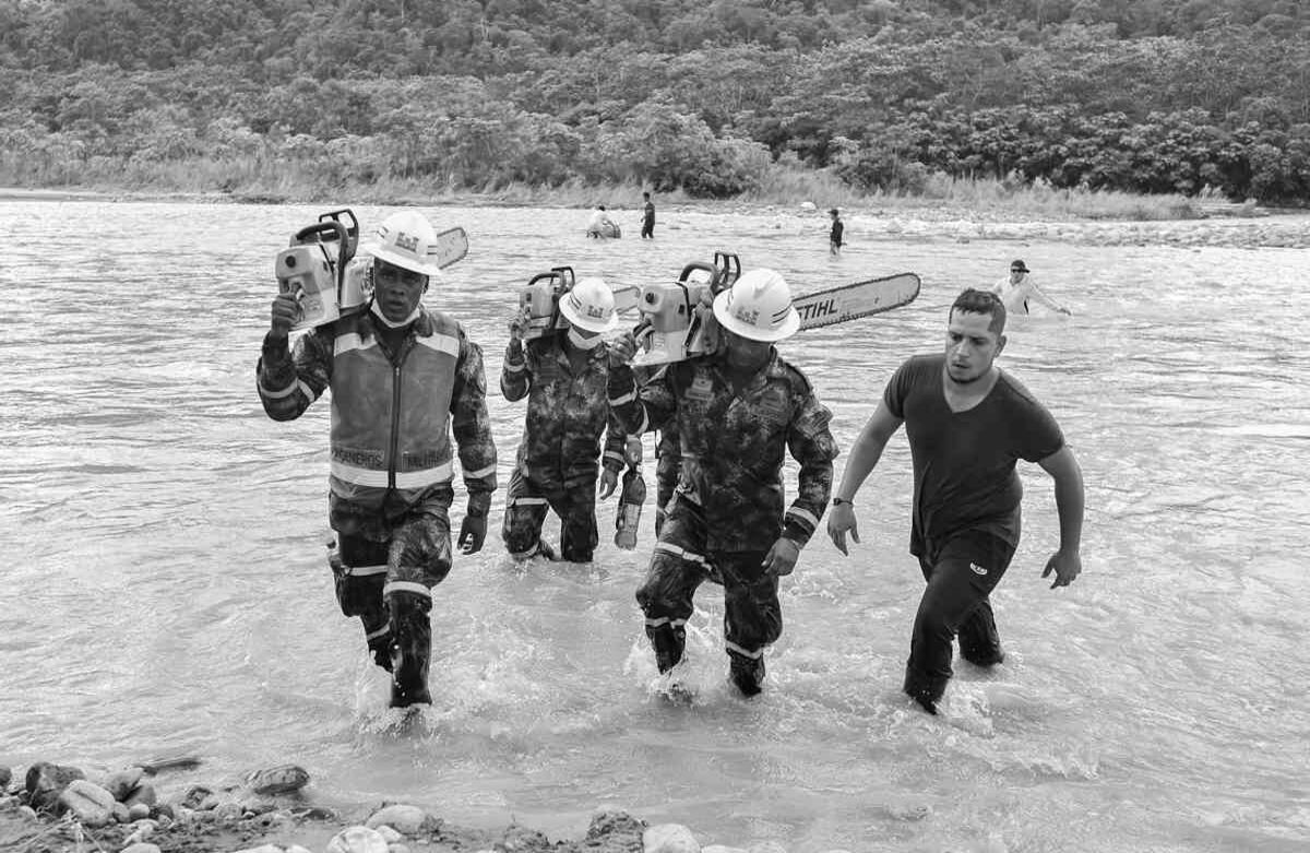La Armada lo ha dado todo para asistir a la población. Foto: Carlos Julio Martínez / SEMANA