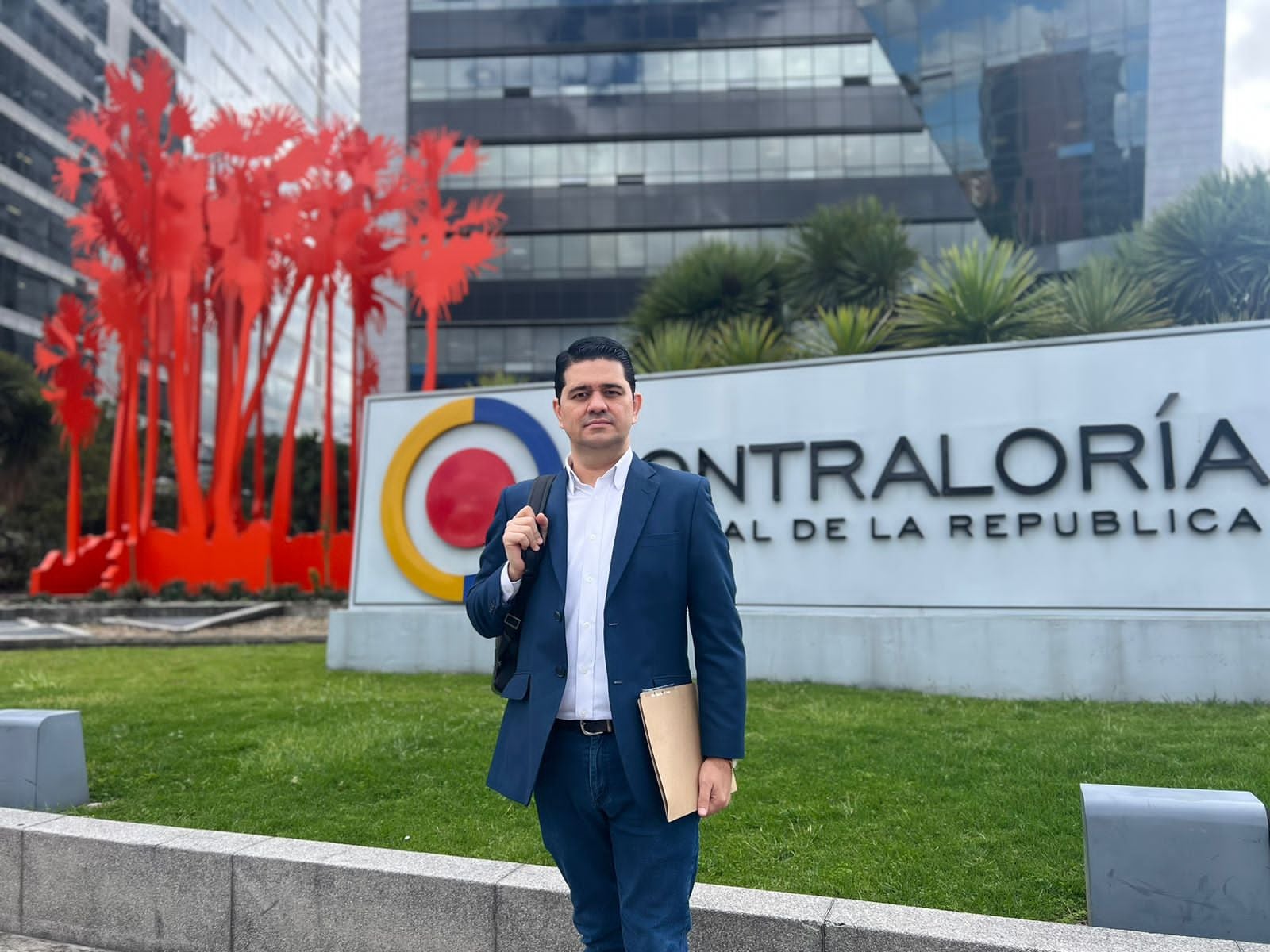 Rodolfo Correa en la Contraloría General de la República.