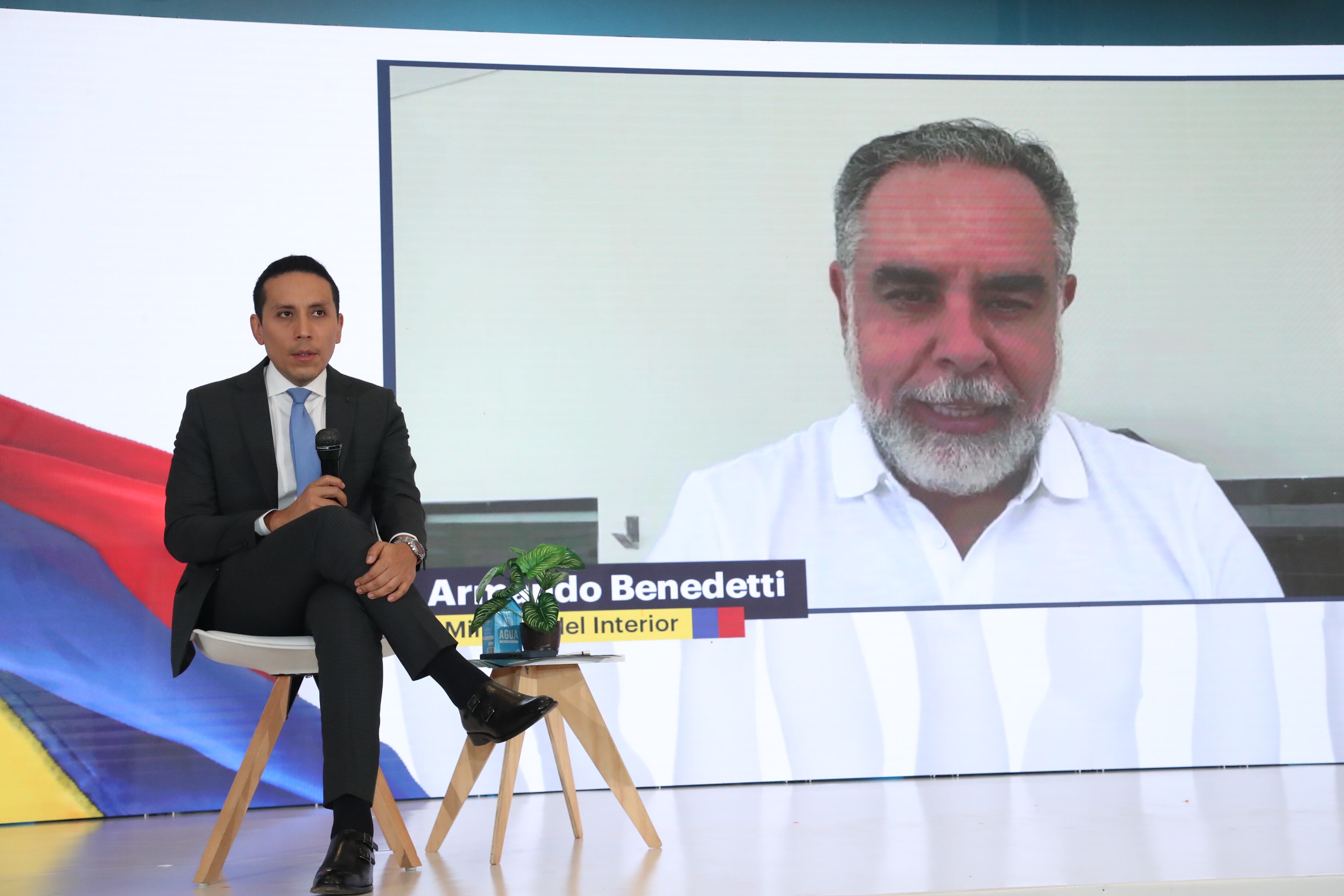 El ministro del Interior, Armando Benedetti, participó en el Foro Paz Electoral. El espacio lo moderó, Diego Bonilla, editor de política de SEMANA.