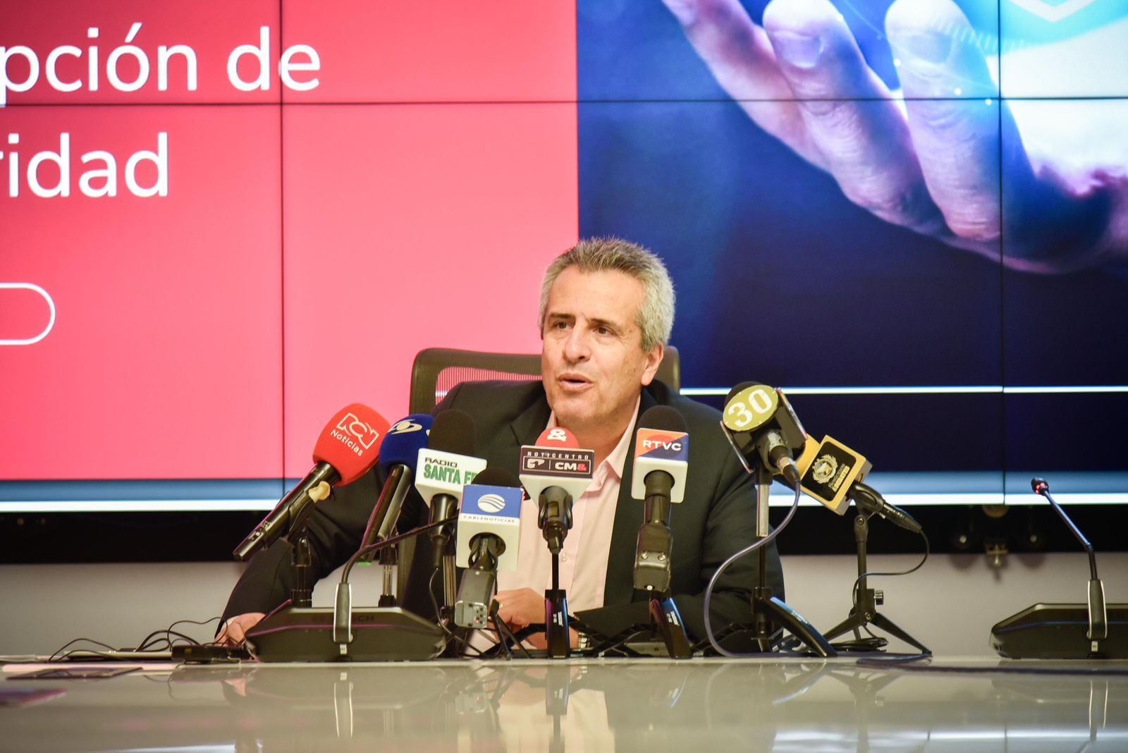 Luis Fernando Velasco.