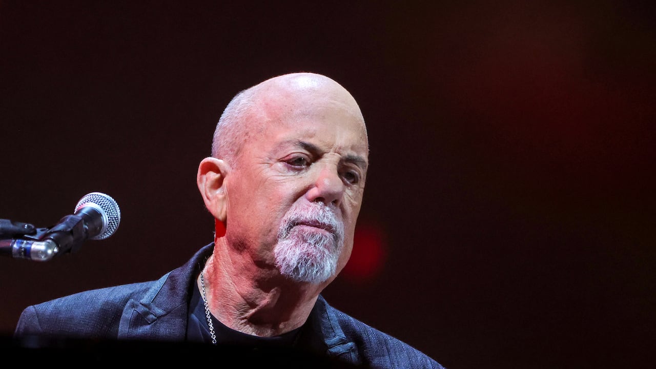 El icónico cantante y compositor Billy Joel ha cancelado su gira mundial tras recibir un diagnóstico médico que ha impactado a sus seguidores en todo el mundo.