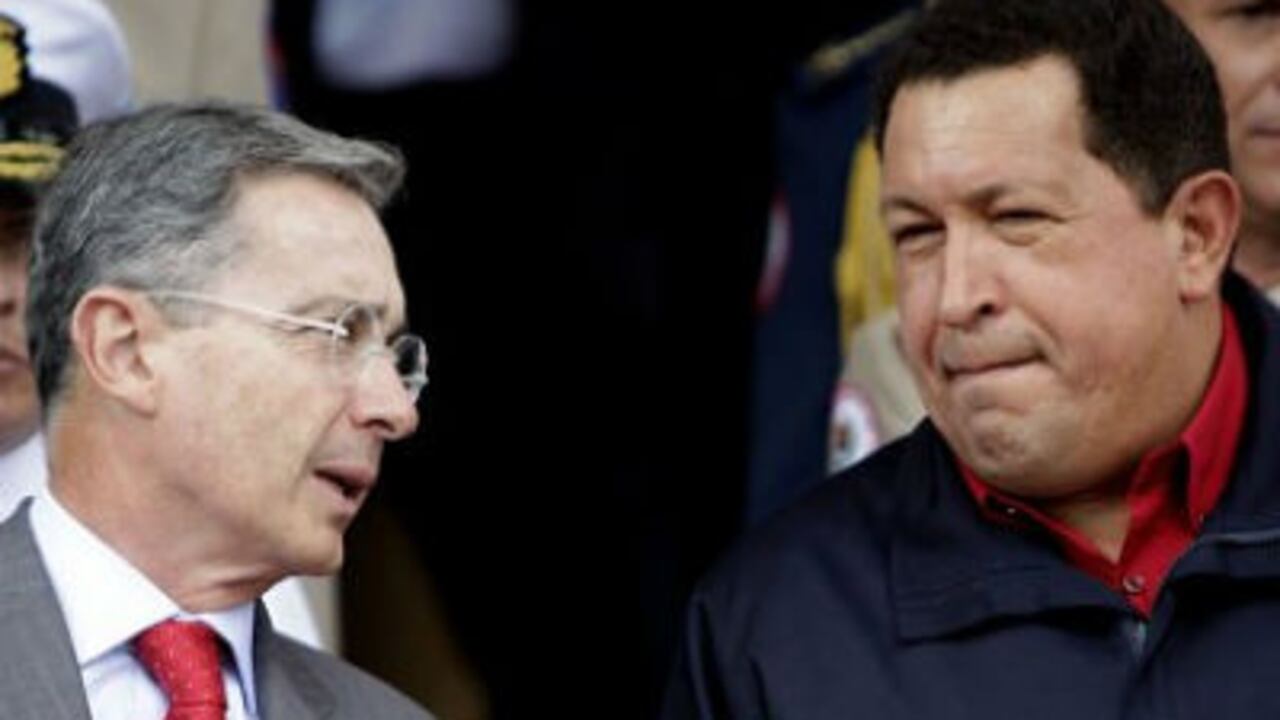 Uribe mantuvo unas tensas relaciones con el gobierno de Hugo Chávez.