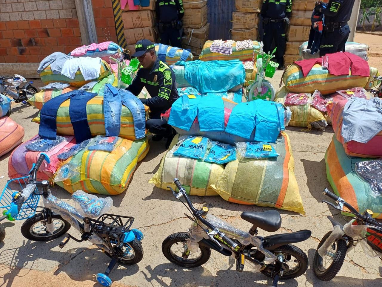 Una operación coordinada entre varias autoridades dejó uno de los resultados más contundentes recientes en la lucha contra el contrabando en Colombia.