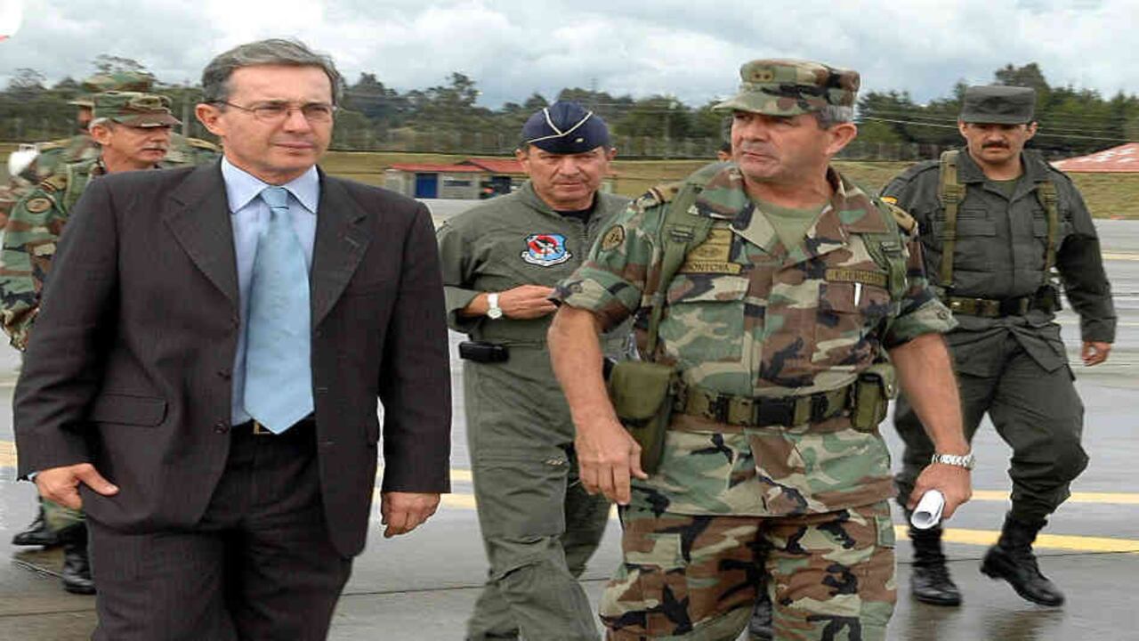 El exgeneral Mario Montoya no aguardó a la promesa del Centro Democrático de reformar la JEP en favor de los militares.