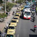 Bogotá. Julio 23 de 2024. Un grupo de taxistas realizan plan tortuga a la altura del portal sur con motivo del paro de taxistas que se realiza en diferentes puntos del país. (Colprensa - Catalina Olaya)