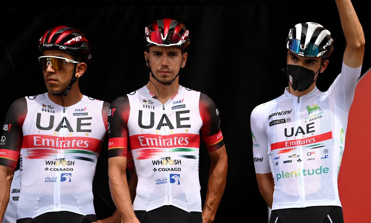 RONDA, SPAIN - SEPTEMBER 02: Juan Ayuso Pesquera of Spain and UAE Team Emirates - White Best Young Rider Jersey (R) during the team presentation prior to the 77th Tour of Spain 2022, Stage 13 a 168,4km stage from Ronda to Montilla 315m / #LaVuelta22 / #WorldTour / on September 02, 2022 in Ronda, Spain. (Photo by Getty Images/Justin Setterfield)