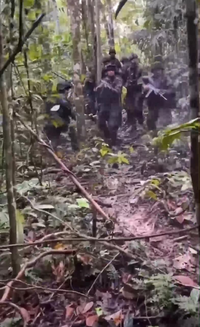 Militares usan sus fusiles para evitar asonada de civiles en Putumayo.