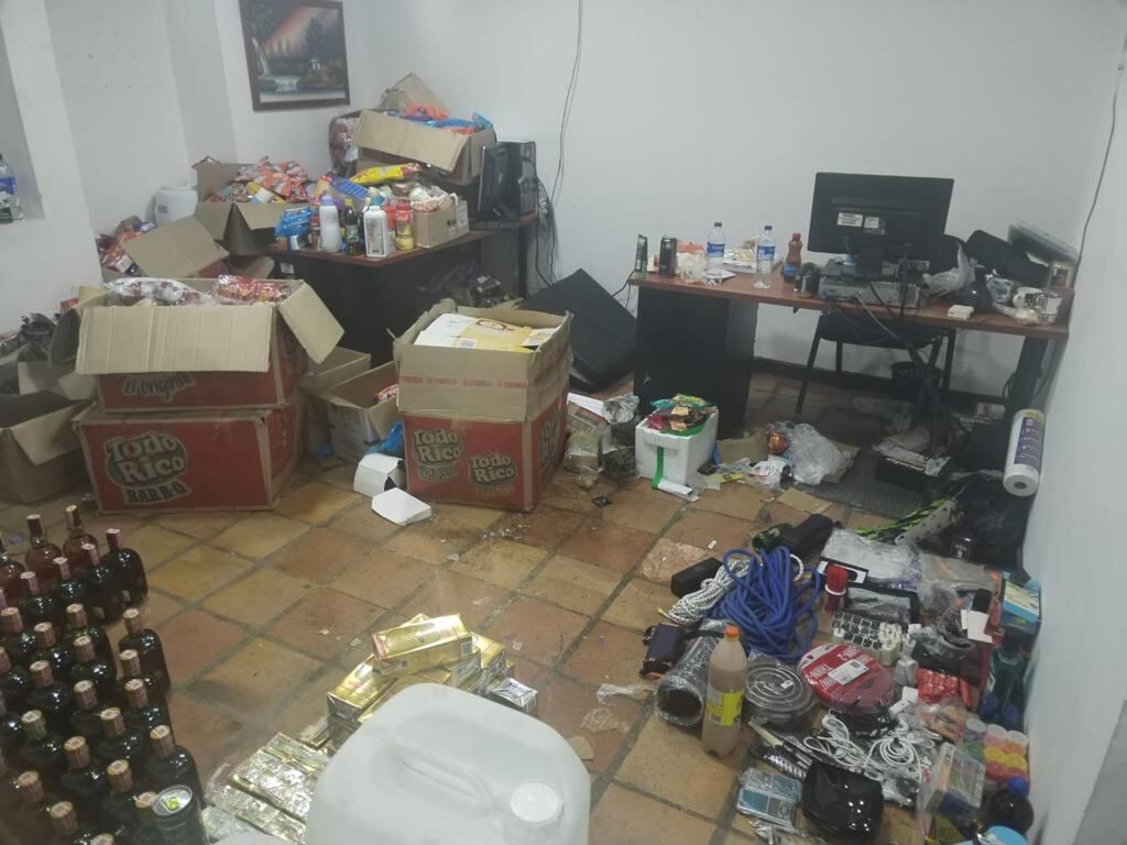 Varios elementos prohibidos fueron incautados en la cárcel La Picota, de Bogotá.