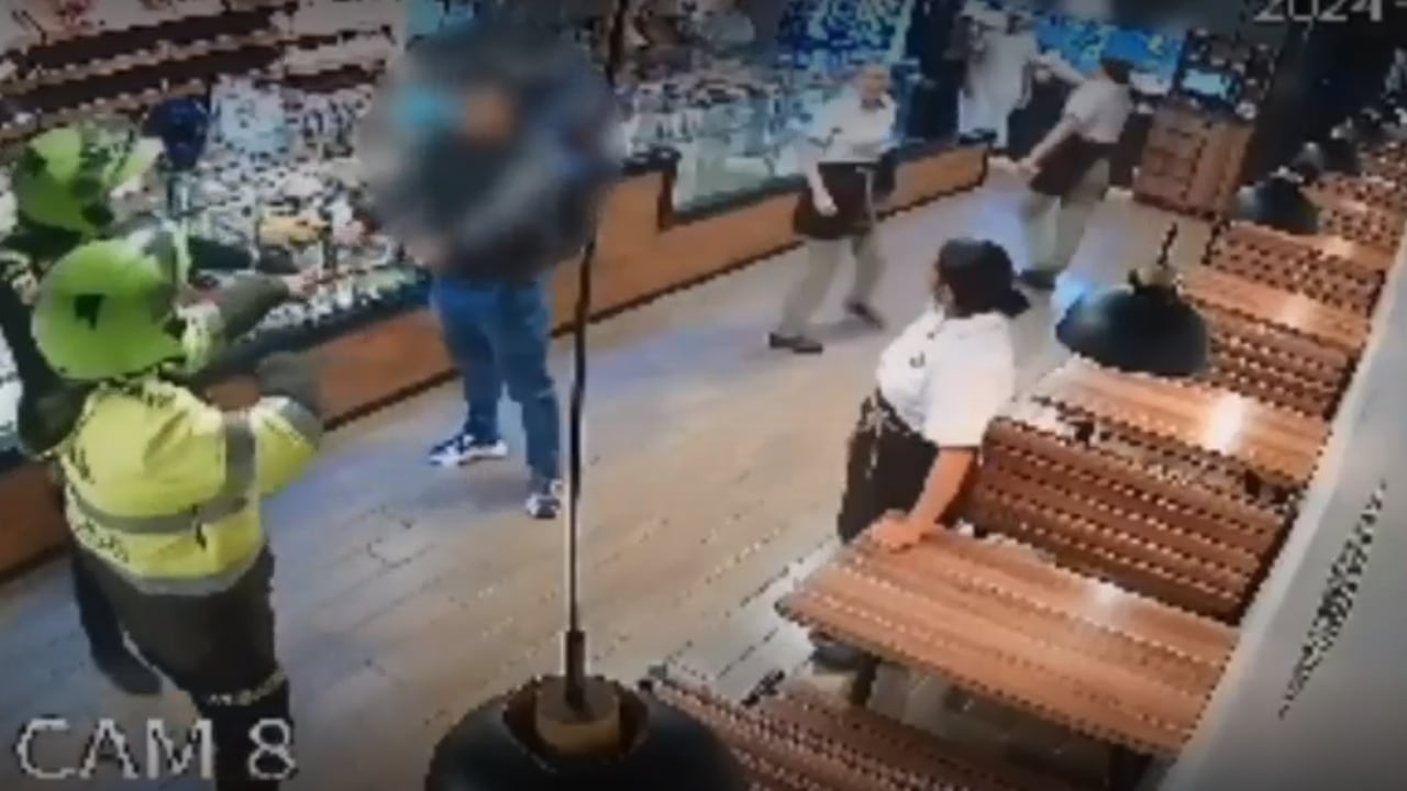 Hombre intentó asesinar a su expareja en restaurante de Bogotá