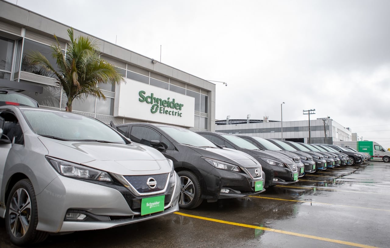 La flota está compuesta por 20 vehículos de las marcas BMW, Nissan y Volvo. Foto: Schneider Electric