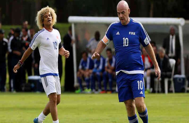 Gianni Infantino comparte las canchas bogotanas con el Pibe Valderrama para inaugurar su nueva sede deportiva con la Federación Colombiana de Fútbol. Desde este lugar estarán las oficinas administrativas de la Dimayor, la FCF y la Difútbol.
