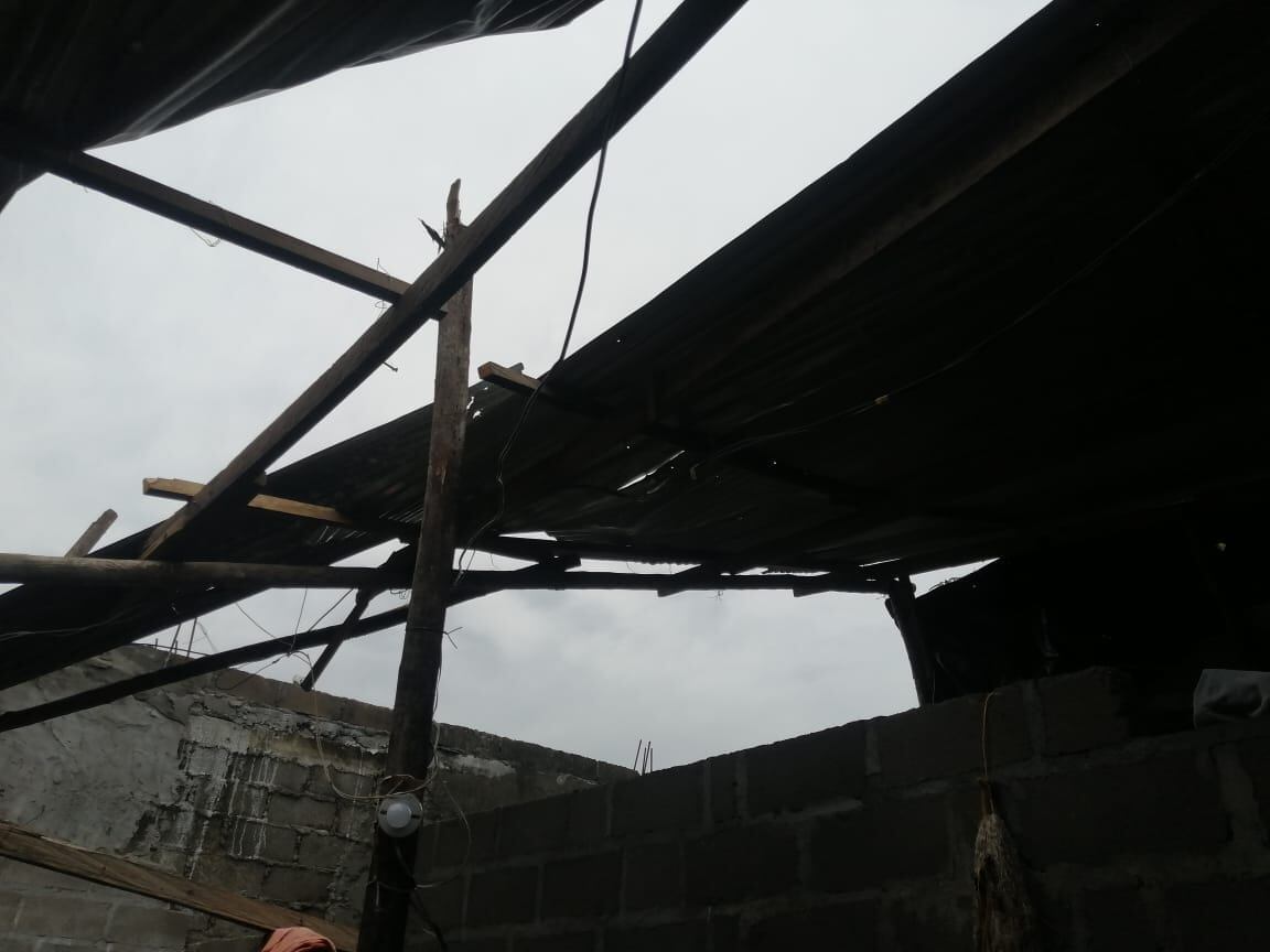 Las familias perdieron sus enseres debido a las fuertes lluvias.