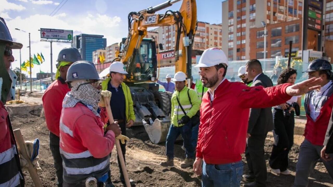 Alcalde Carlos Fernando Galán haciendo un recorrido por las obras de la Avenida 68.