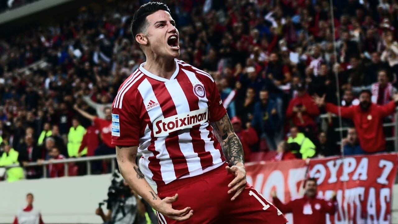 El colombiano James Rodríguez marca su primer gol desde su llegada al Olympiacos de Grecia.