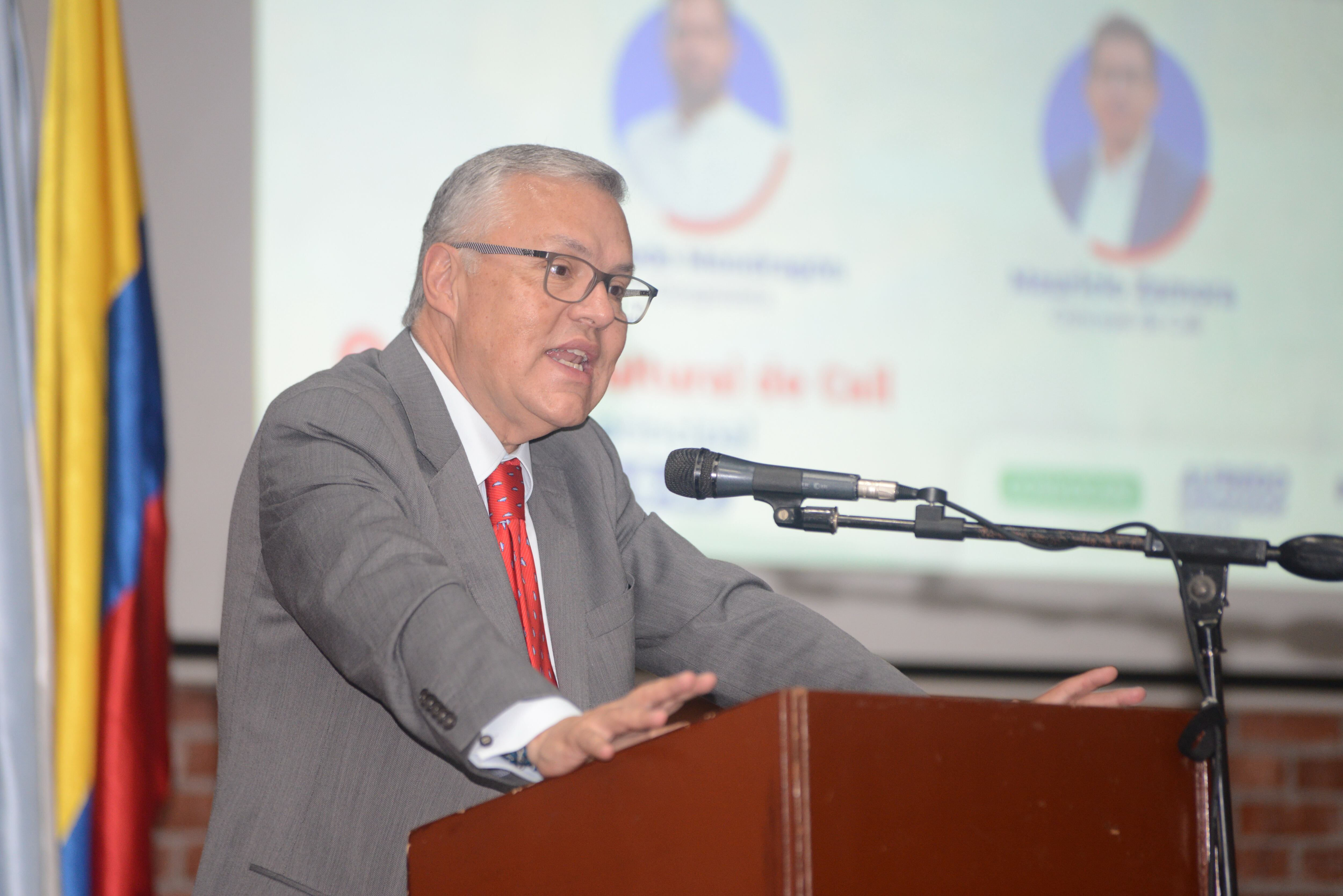 Cali: Foro Perspectiva de seguridad en Cali, con ministro de justicia  Néstor Osuna Patiño, foto José L Guzmán. EL País