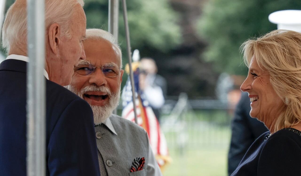 El presidente de Estados Unidos, Joe Biden, junto a su esposa, Jill Biden y el primer ministro de India, Narendra Modi