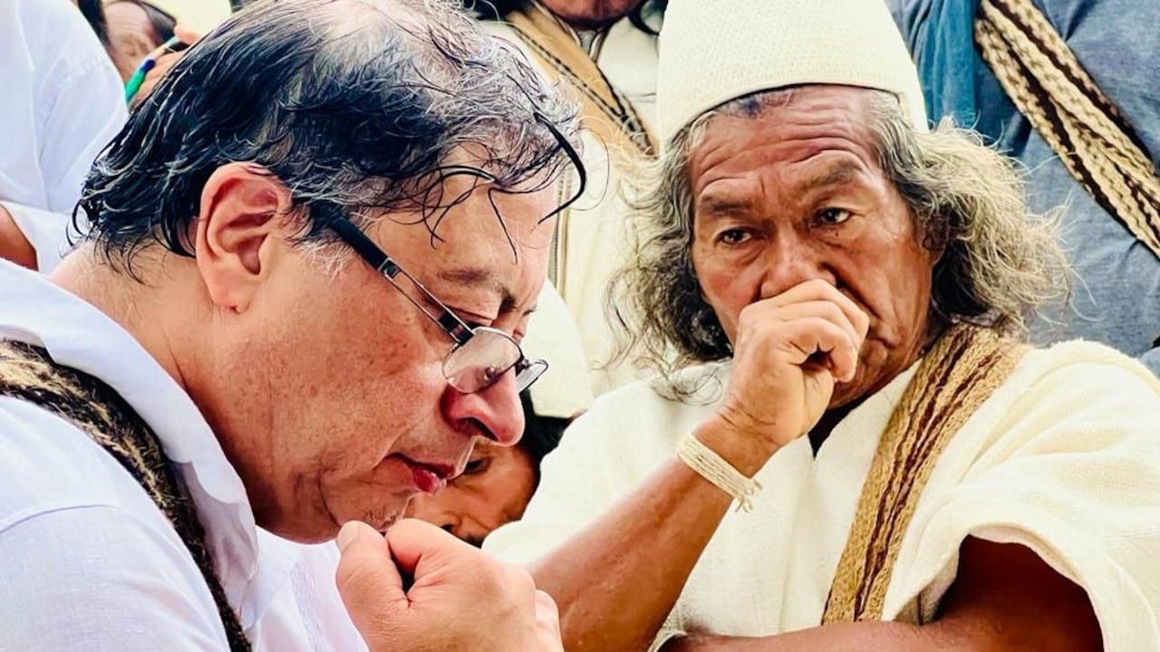 Gustavo Petro se "posesionó" en una ceremonia ancestral arhuaca.