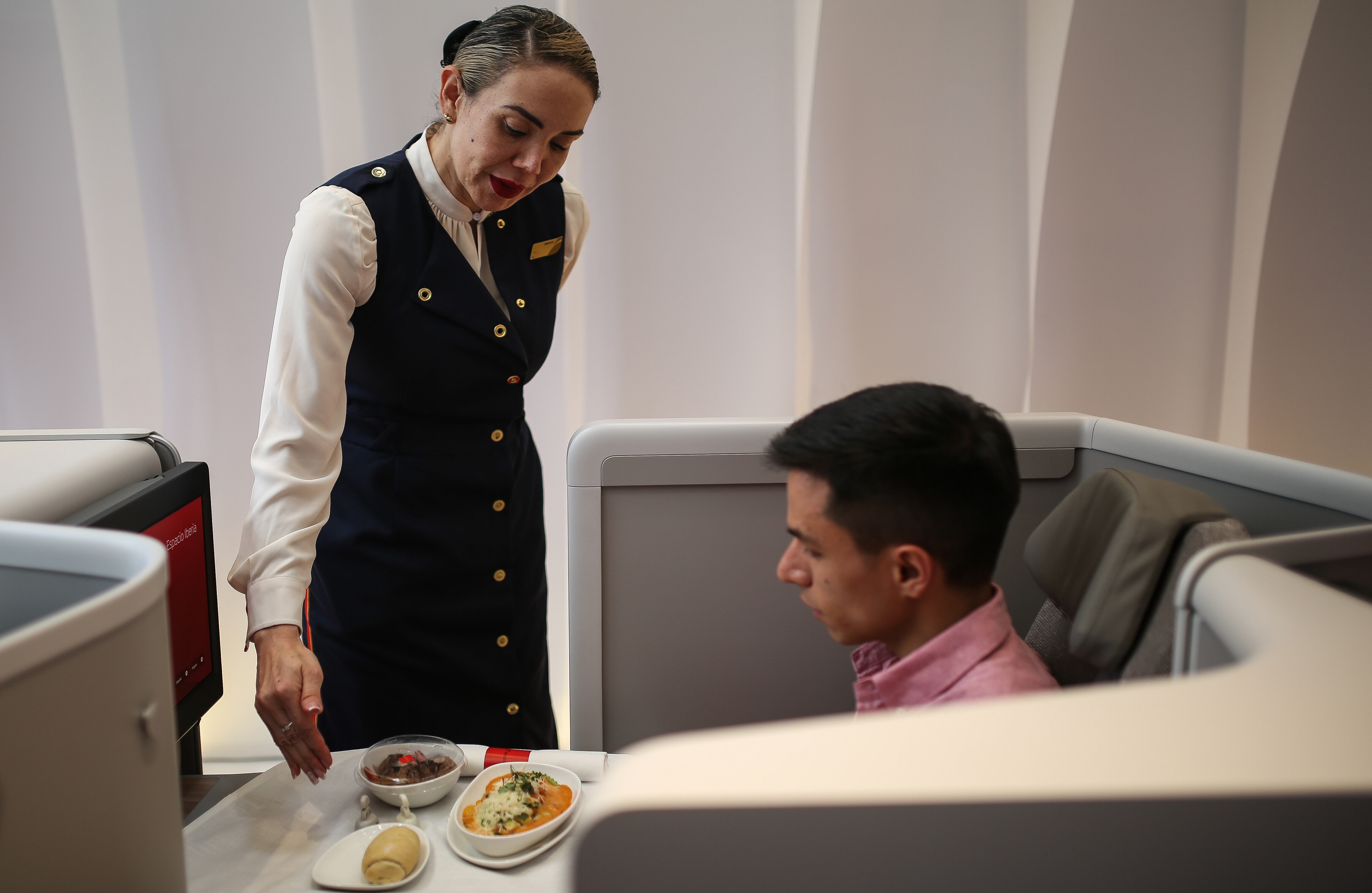 ¿Cómo es volar en un avión de Iberia? Así podrá disfrutarlo en Bogotá totalmente gratis