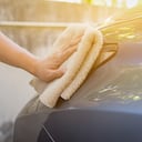 Lavar un carro sin agua es posible y dejarlo en muy buena condición.