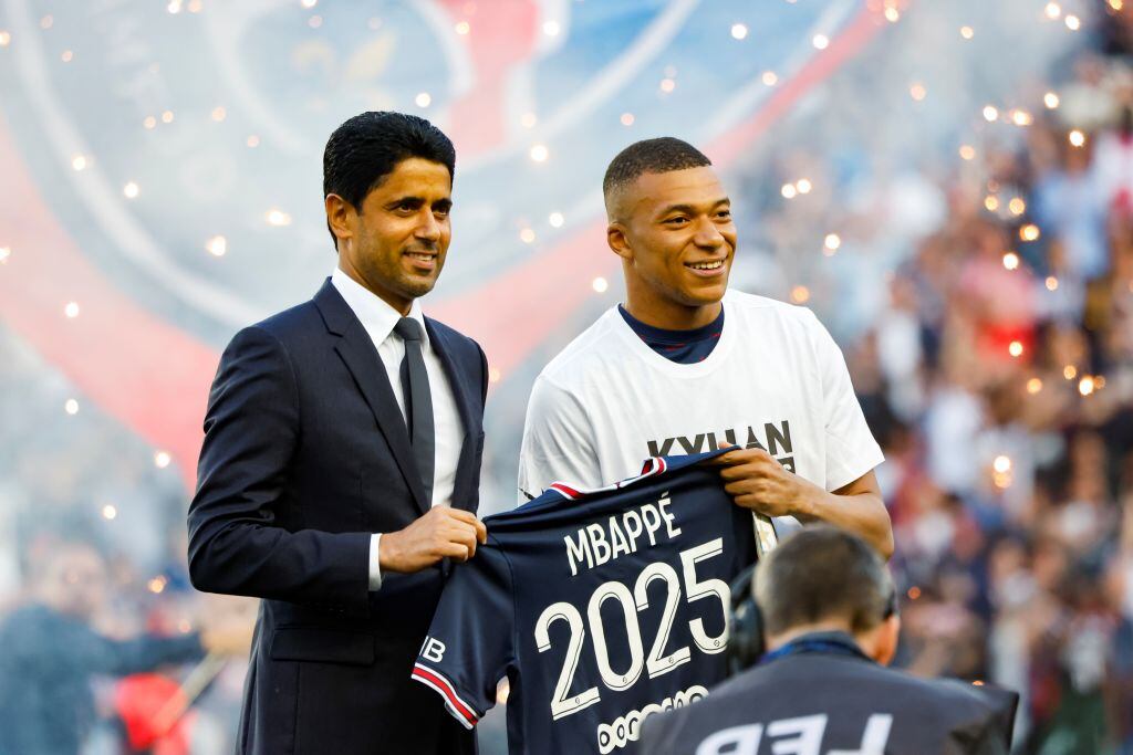 Kylian Mbappé durante su acto de renovación con el PSG, en mayo de 2022.