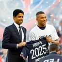 Kylian Mbappé durante su acto de renovación con el PSG, en mayo de 2022.